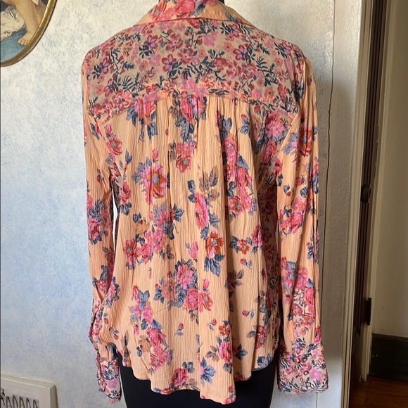Floral Button-Up Blouse - Picture 3 of 6